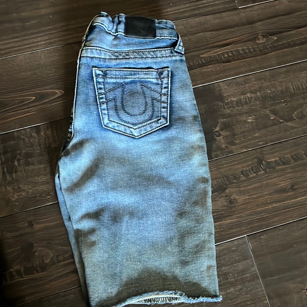 True Religion Geno cut off short